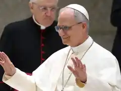 "Nos enseñó a escuchar el doble grito de la tierra y los pobres", dijo León sobre Francisco