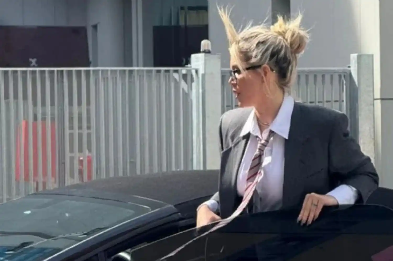 Wanda Nara llegó al tribunal en Milán al volante de un Lamborghini rosa y con un look que pareció un mensaje directo para Mauro Icardi/ Notife