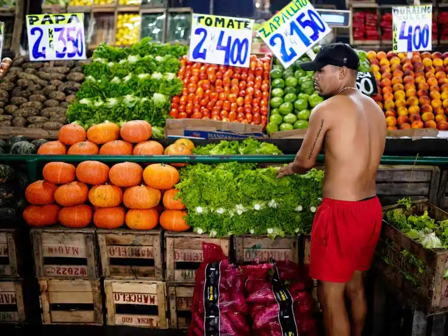 La canasta básica que mide la indigencia arrojó deflación en mayo y la línea de pobreza subió solo 0,1%