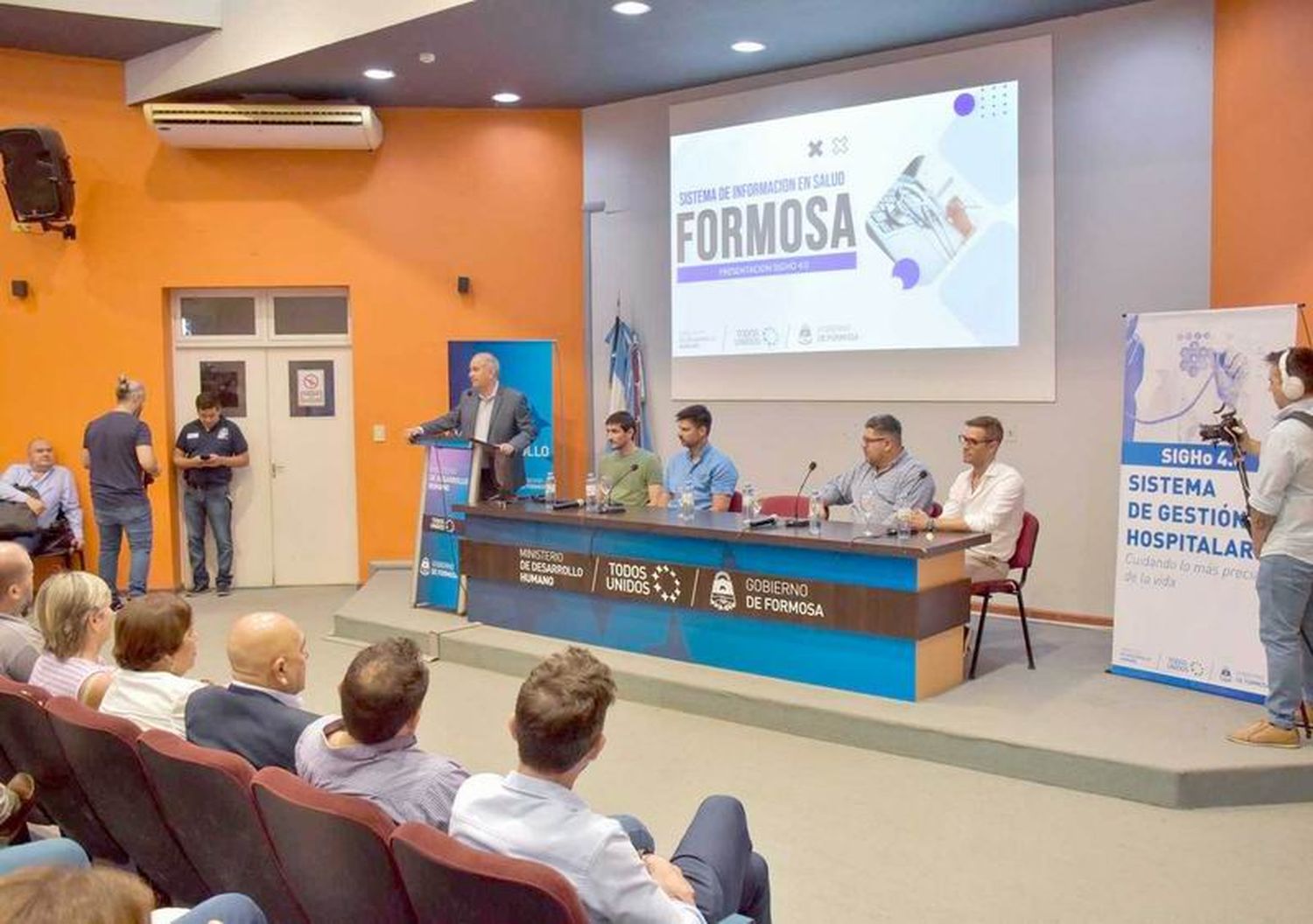 Gómez presentó oficialmente el nuevo 
sistema informático de salud SIGHo4.0