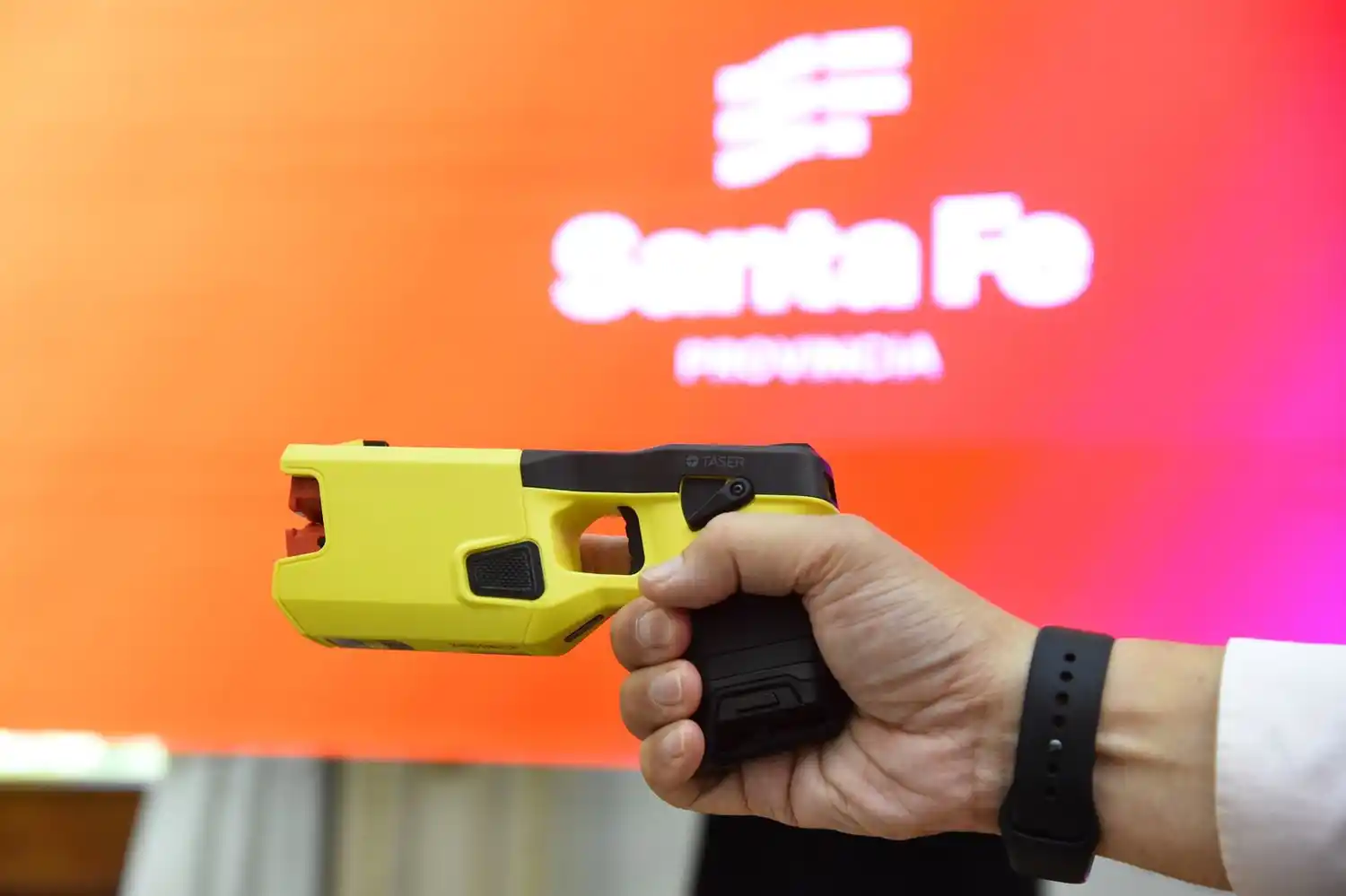 armas taser - 1
