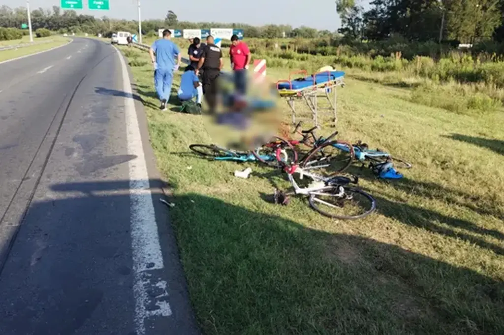 Tragedia en la autopista a Córdoba: murió un ciclista embestido por una Trafic en Funes