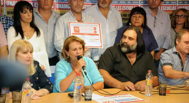 Conflicto docente en Provincia: Gremios denuncian "irresponsable inacción" del gobierno y harán asambleas