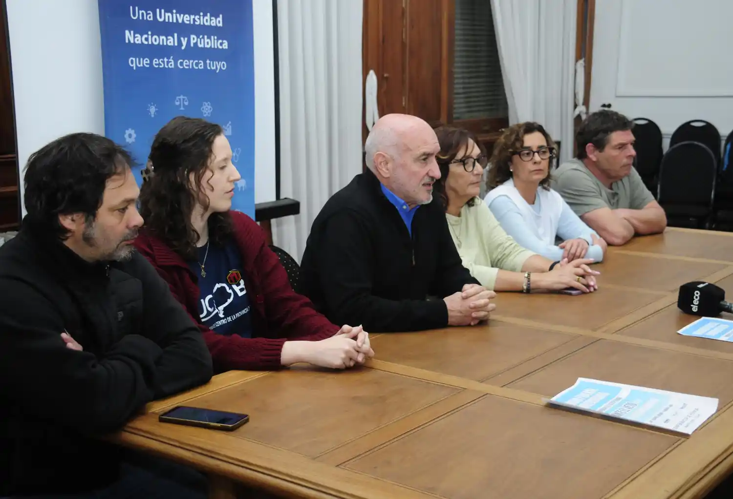 Autoridades, estudiantes, docentes, no docentes e investigadores de la Unicen convocaron a toda la comunidad de Tandil a sumarse a la Marcha Federal.