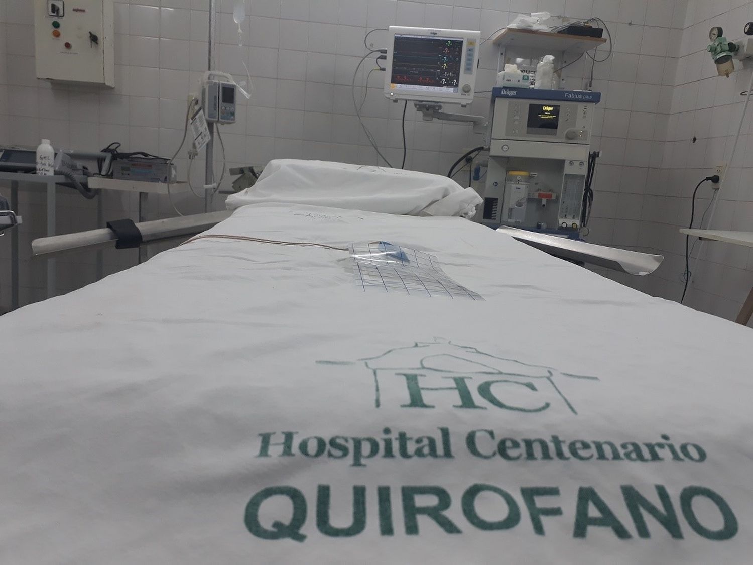 Murió una mujer de 32 años y dos hombres en el Hospital Centenario