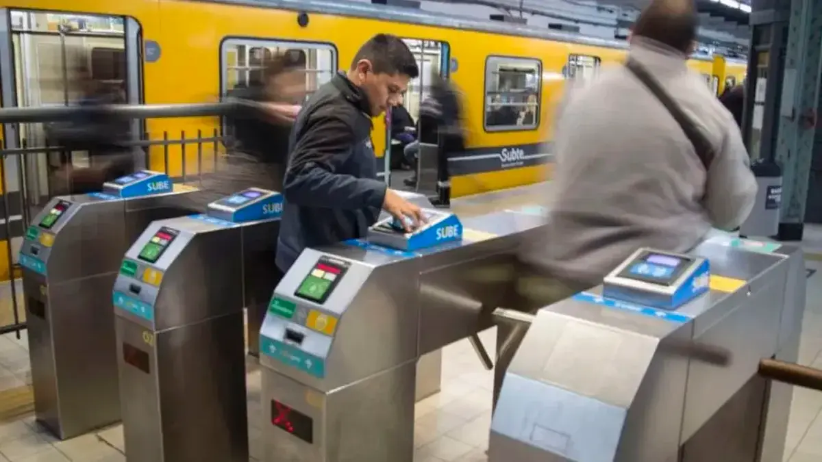 Jorge Macri vs. bonaerenses: ahora quitaron el descuento de la SUBE en el subte para quienes llegan en tren a la Ciudad