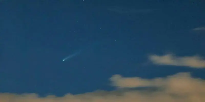 ¡Impresionante! La foto del cometa Neowise surcando el cielo caraqueño