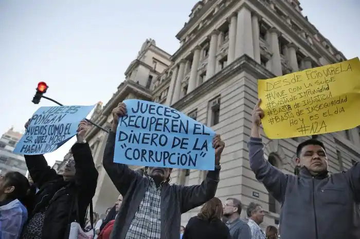Frente a Tribunales: una multitud pidió reformas en la Justicia