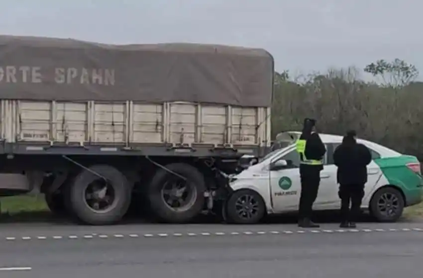 Choque en Autopista Rosario-Santa Fe: un automovilista impactó contra un camión y falleció en el acto
