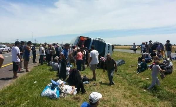 Volcó un micro en Ruta 2 a la altura de Mar Chiquita: Hay heridos