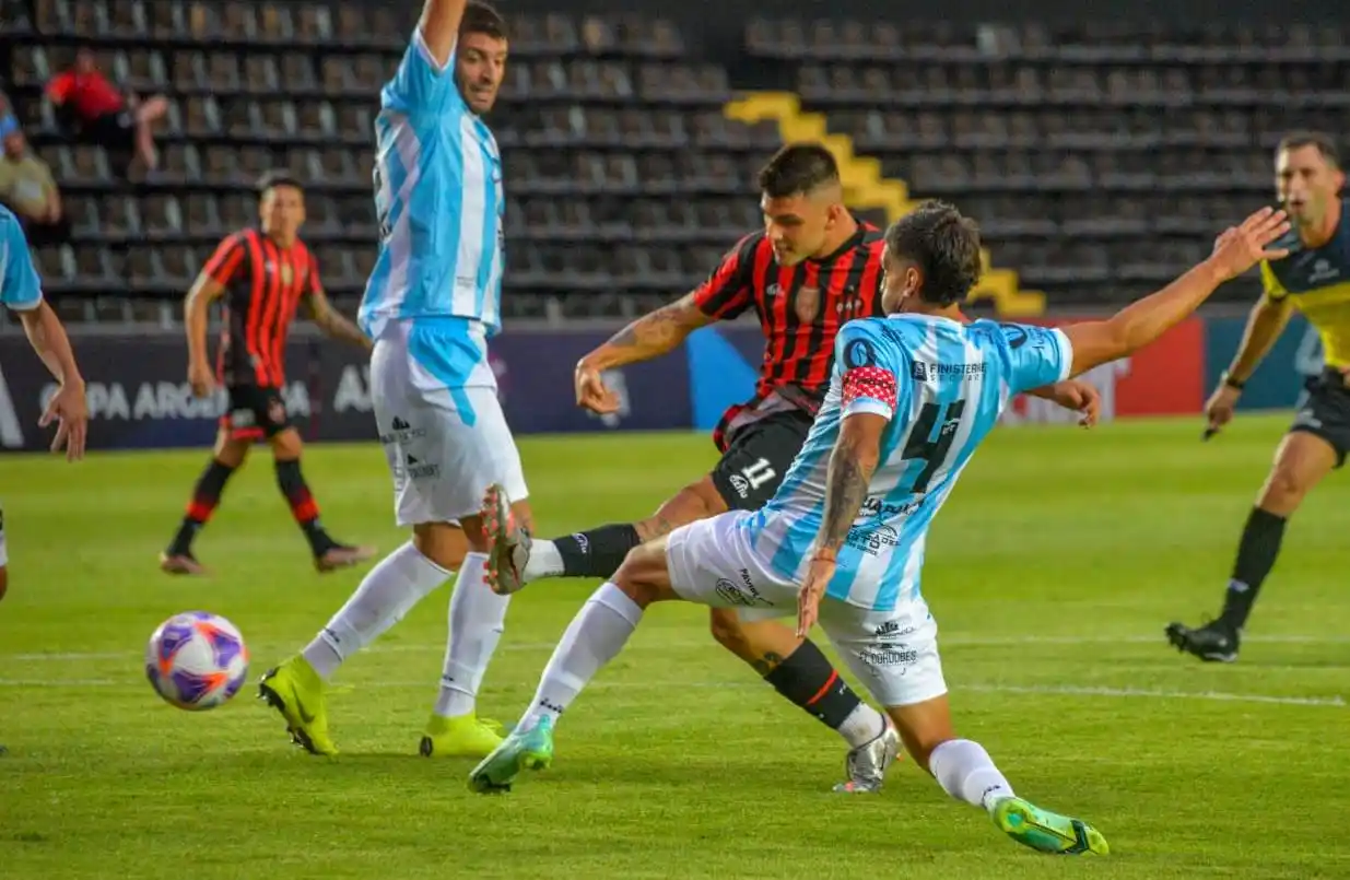 Patronato arrancó la defensa del título con una victoria