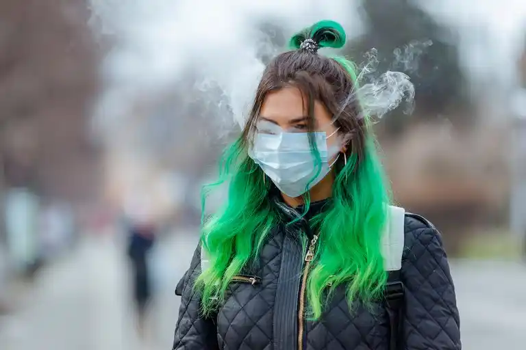 El cigarrillo y el vapeo, principales factores de riesgo: el 20% de los muertos por coronavirus en Argentina eran fumadores