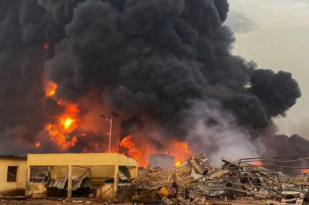 Explosión en depósito de combustibles