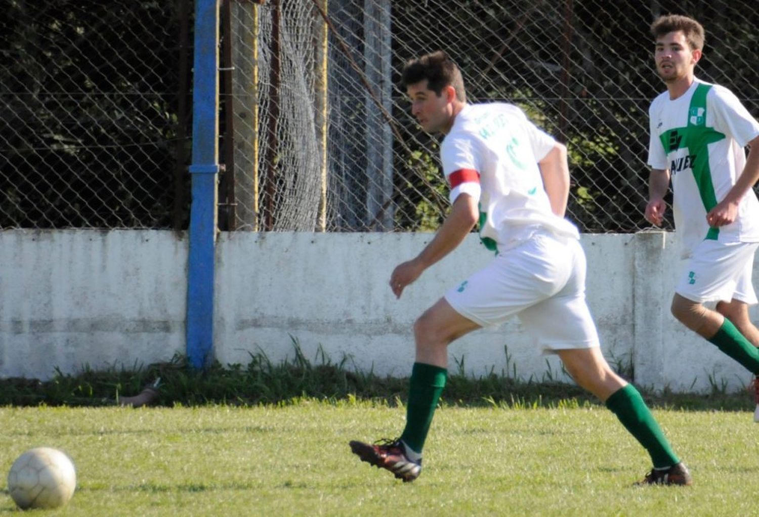 Llano, el "5" que también es técnico dentro de la cancha