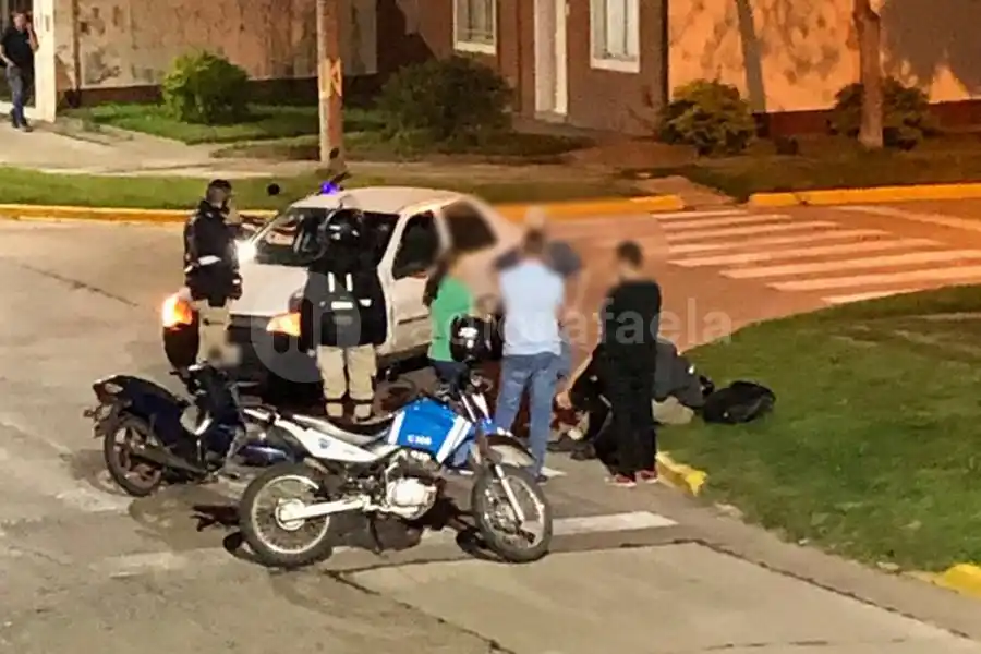 Otro accidente en las calles de la ciudad: un motociclista terminó hospitalizado