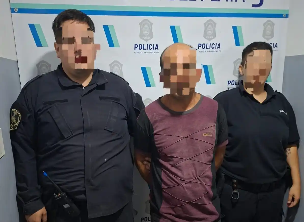 El sujeto intentó escapar de la Policía ocultándose en su casa.