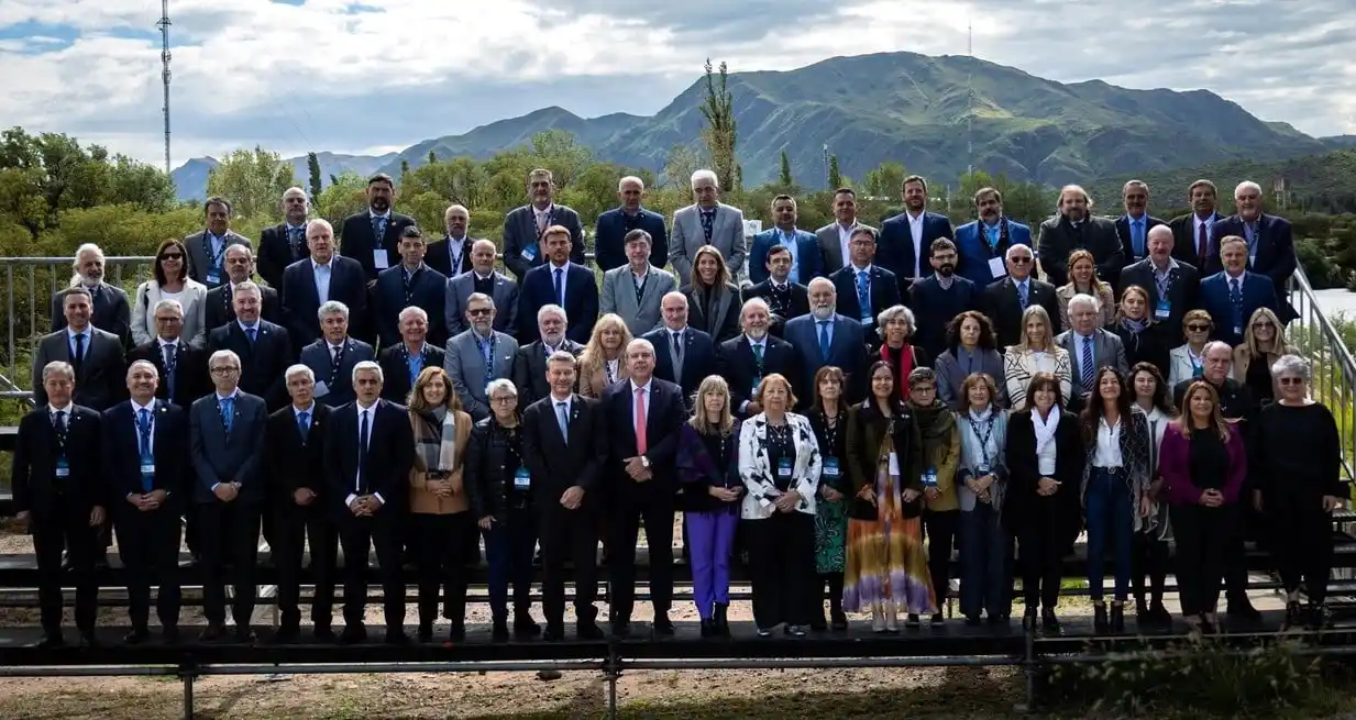 El rector Enrique Mammarella (UNL) y sus pares de todo el país en el plenario del CIN. Crédito: Gentileza CIN