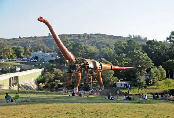 ¿Cómo vienen las obras del Hito, el mástil y el dinosaurio?