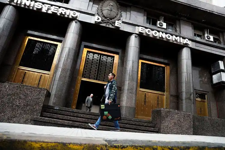 ¿Cómo compra alimentos el Estado nacional?