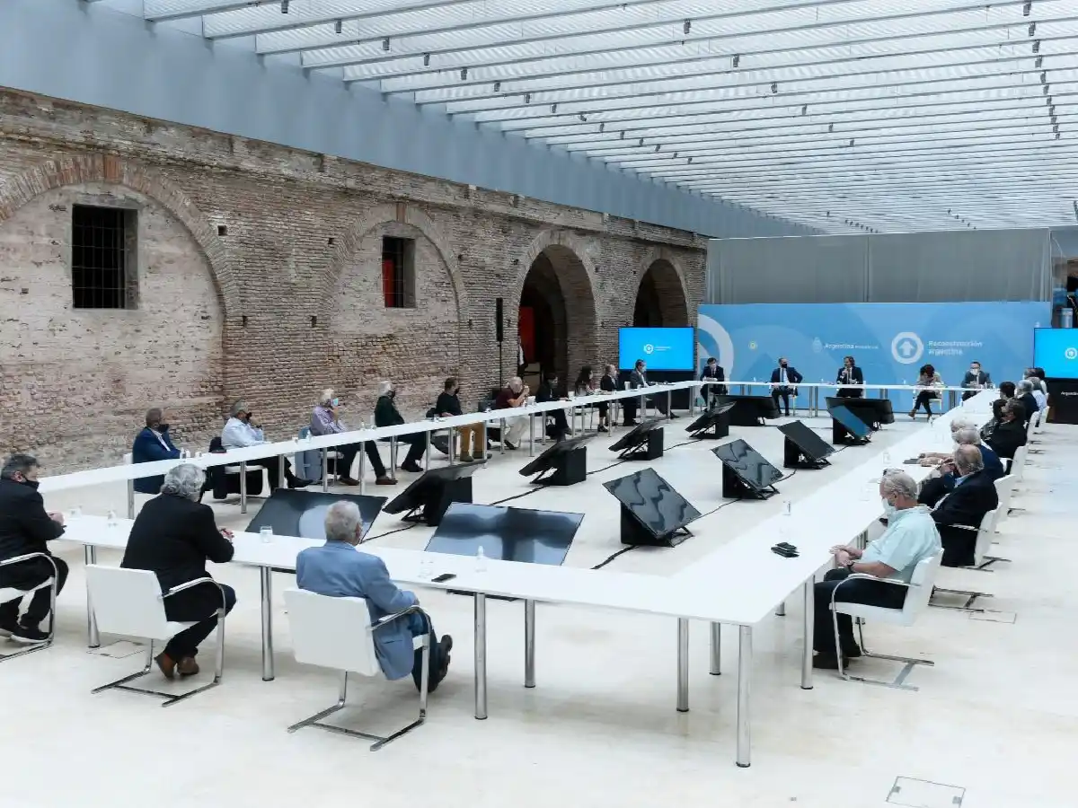 El Gobierno ratificó "paritarias sin techo" y sindicatos pidieron control a formadores de precios