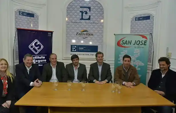 Se realizó el lanzamiento del desfile de Carrozas en Paraná