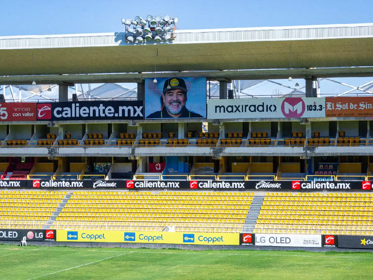 El homenaje de dorados para el "10"
