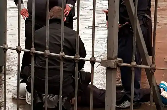 Detuvieron a un hombre que saltó la reja de la Casa Rosada