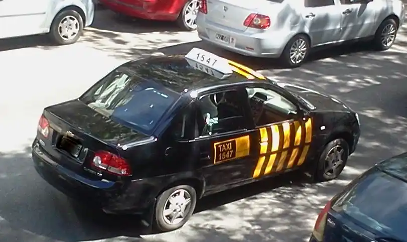 Mar del Plata: Pasajero falleció en un taxi y su cuerpo permaneció en el auto más de 6 horas 