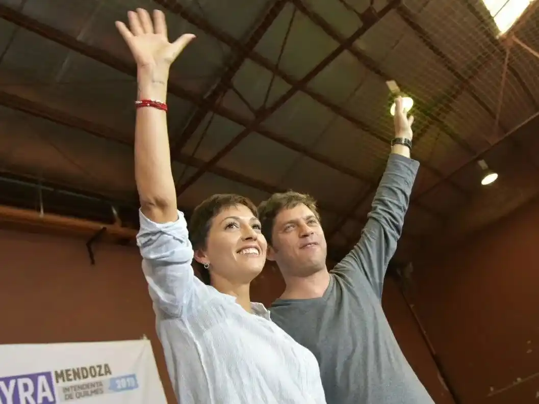 Mayra Mendoza y Axel Kicillof. FOTO: Internet