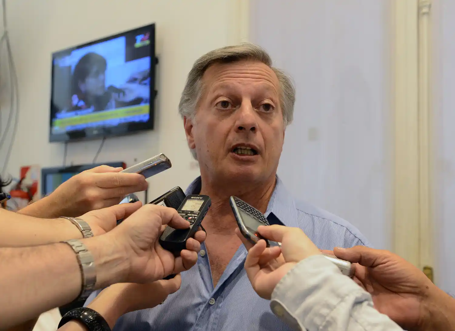 Aranguren relativizó la suba del combustible y no descartó nuevas alzas