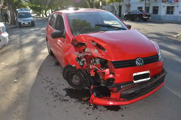Alcoholizado chocó a un auto e intentó huir, pero fue alcanzado