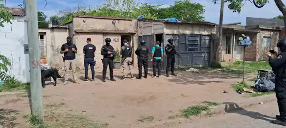 Allanamiento positivo en Rafaela: cinco personas detenidas por microtráfico de drogas