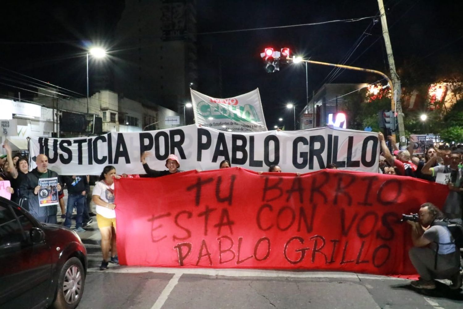 Gran movilización en Remedios de Escalada en apoyo a Grillo, el fotógrafo herido durante la represión en el Congreso