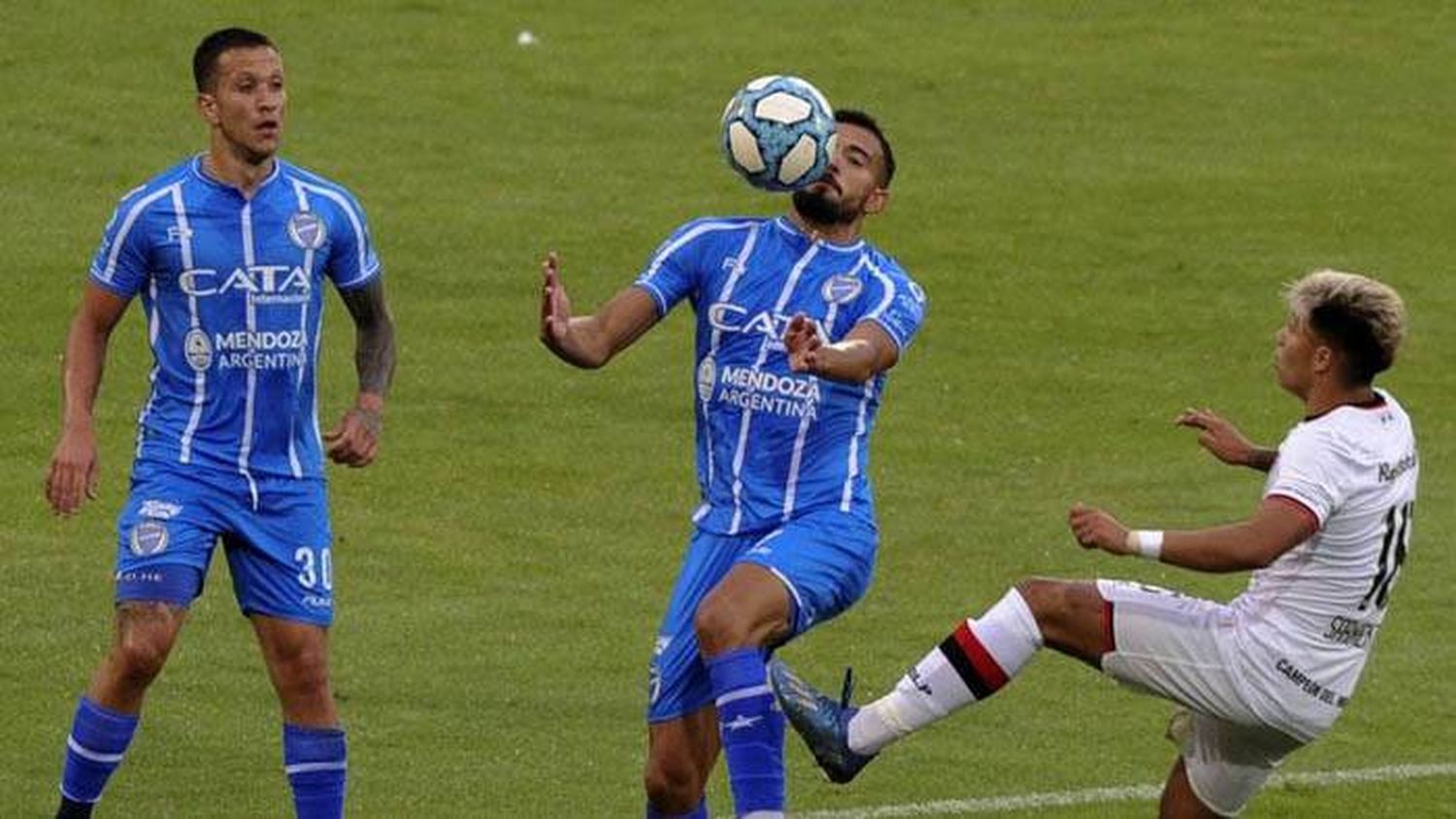 Godoy Cruz venció a Estudiantes y sumó su primera victoria en la Copa Maradona