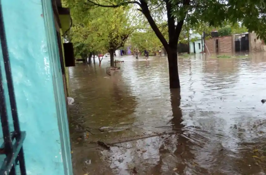 Dos muertes por la inundación tras el temporal en Corrientes y Chaco