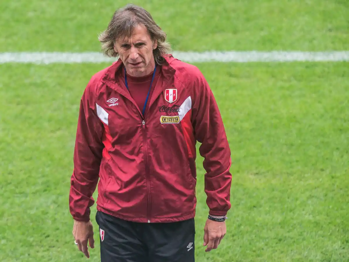 Gareca continuará al frente de Perú en 2021