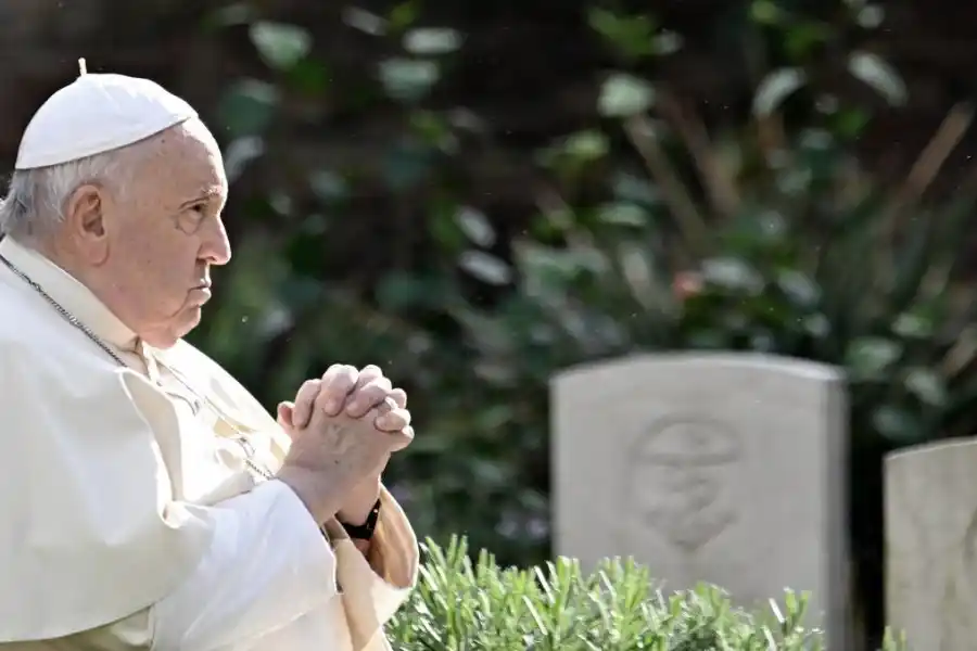 El papa Francisco llamó a Javier Milei para felicitarlo por su triunfo en el balotaje