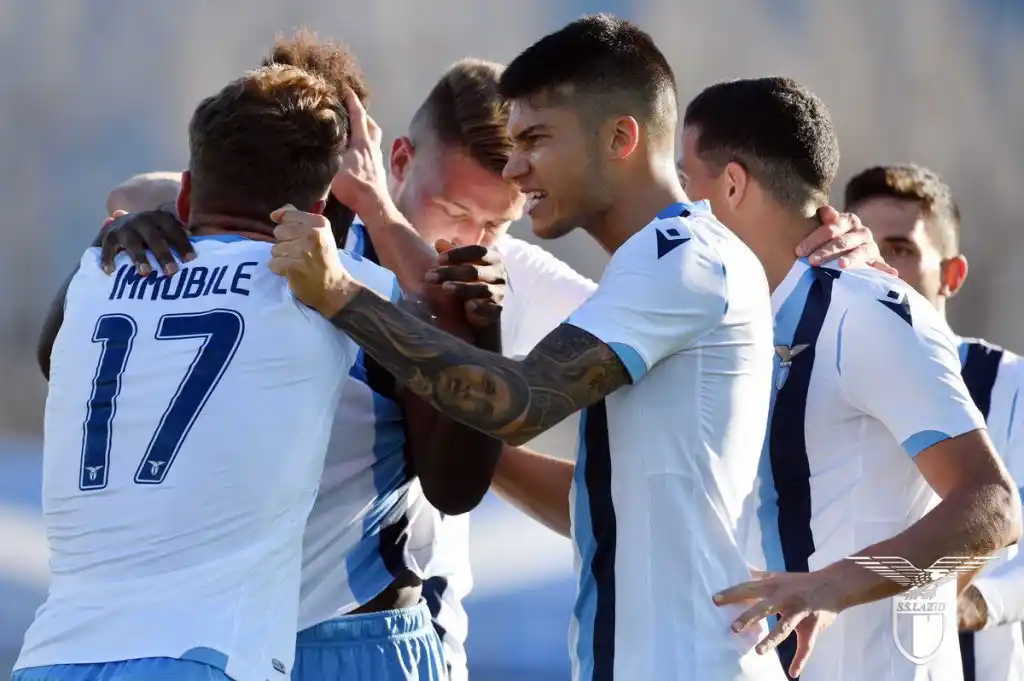 Lazio lo dio vuelta y les puso presión a los líderes