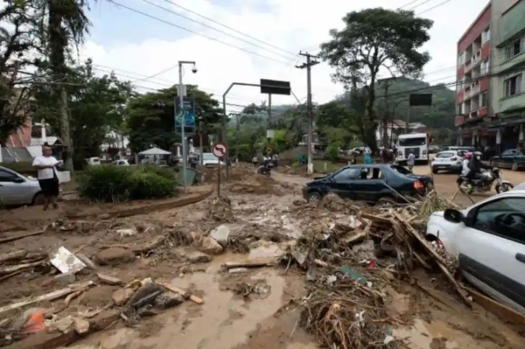 Al menos ocho muertos tras el deslizamiento de tierra por las lluvias en Brasil