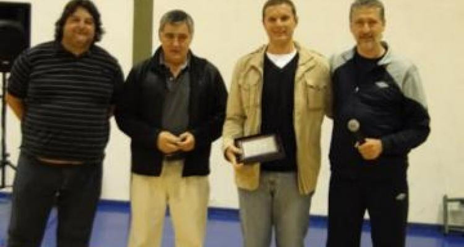 El Club Náutico reconoció la carrera de Martín Fernández