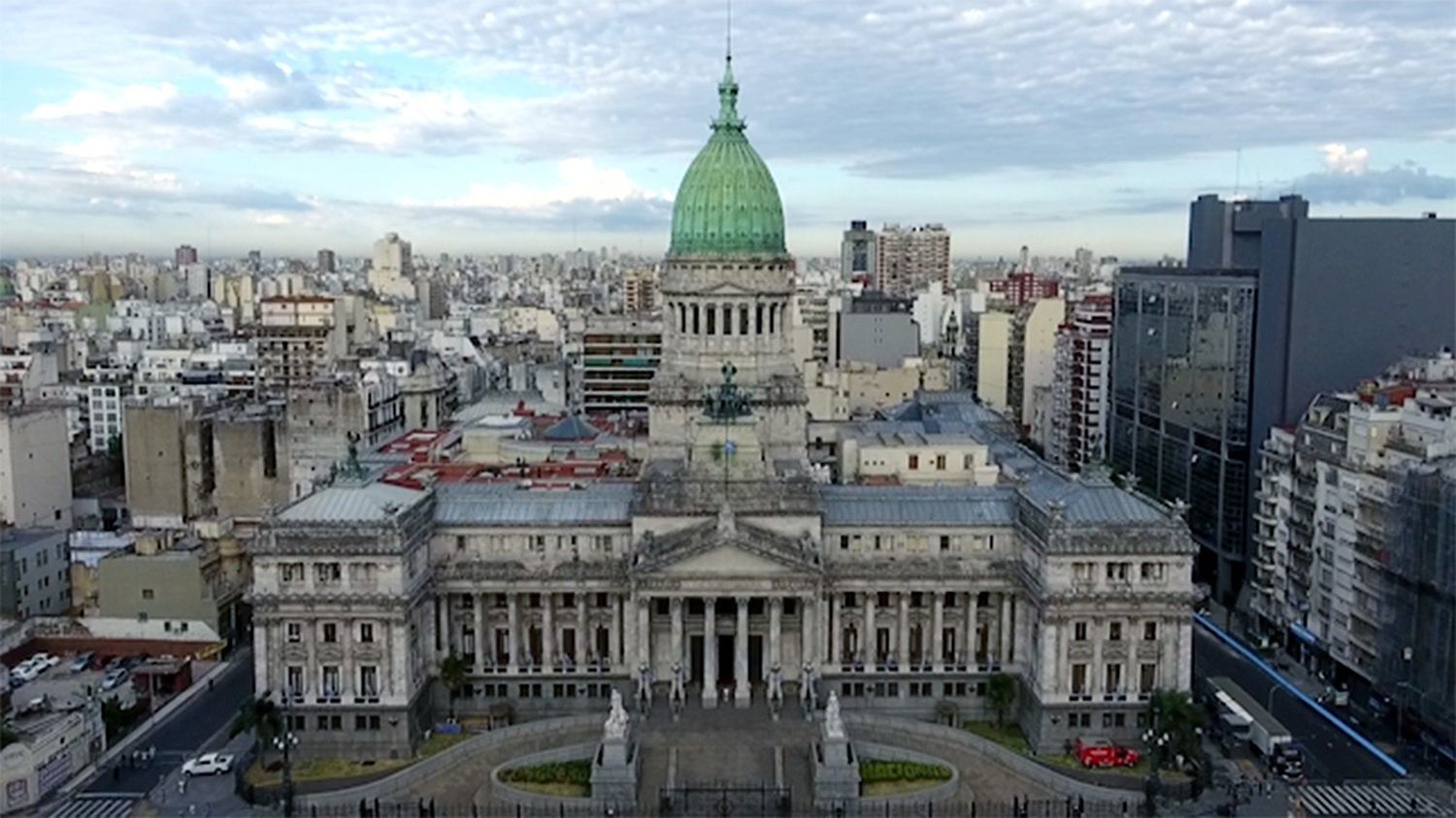 El oficialismo convocó a un plenario de comisiones para tratar la ley "Bases"