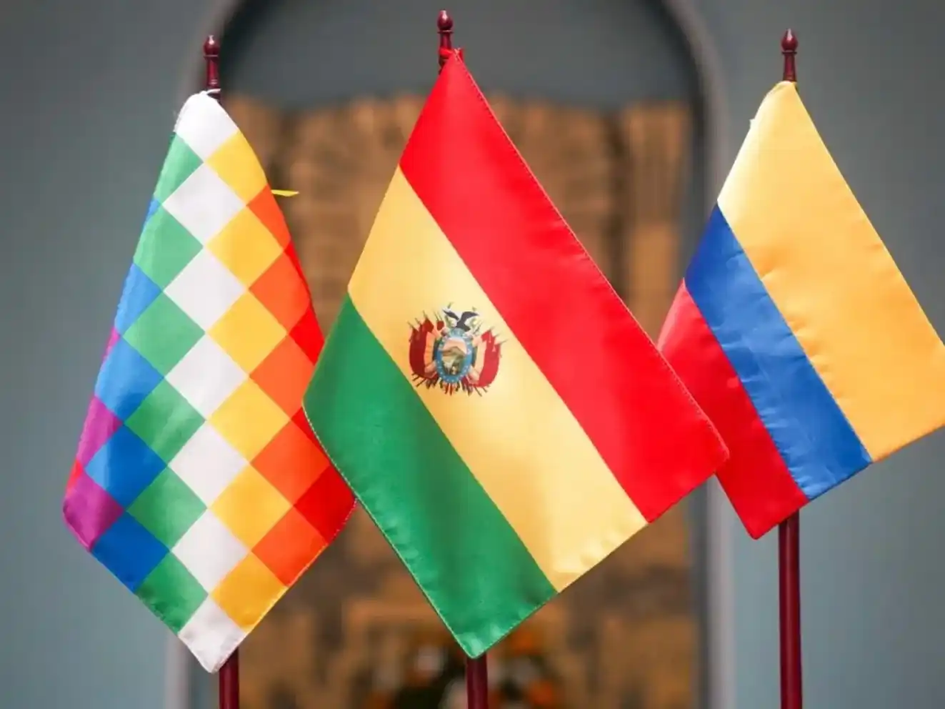 Bolivia expulsa a embajadora de Colombia tras declaraciones de Petro sobre protestas