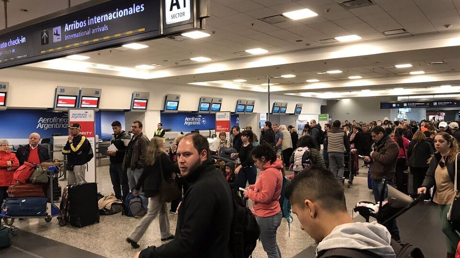 Amenaza de bomba en Aeroparque: evacuaron un sector y al menos cuatro vuelos fueron afectados