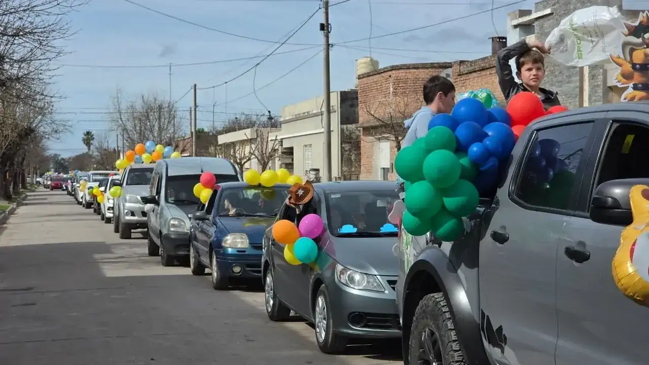 La Caravana Don Toni rindió homenaje a la infancia en La Francia
