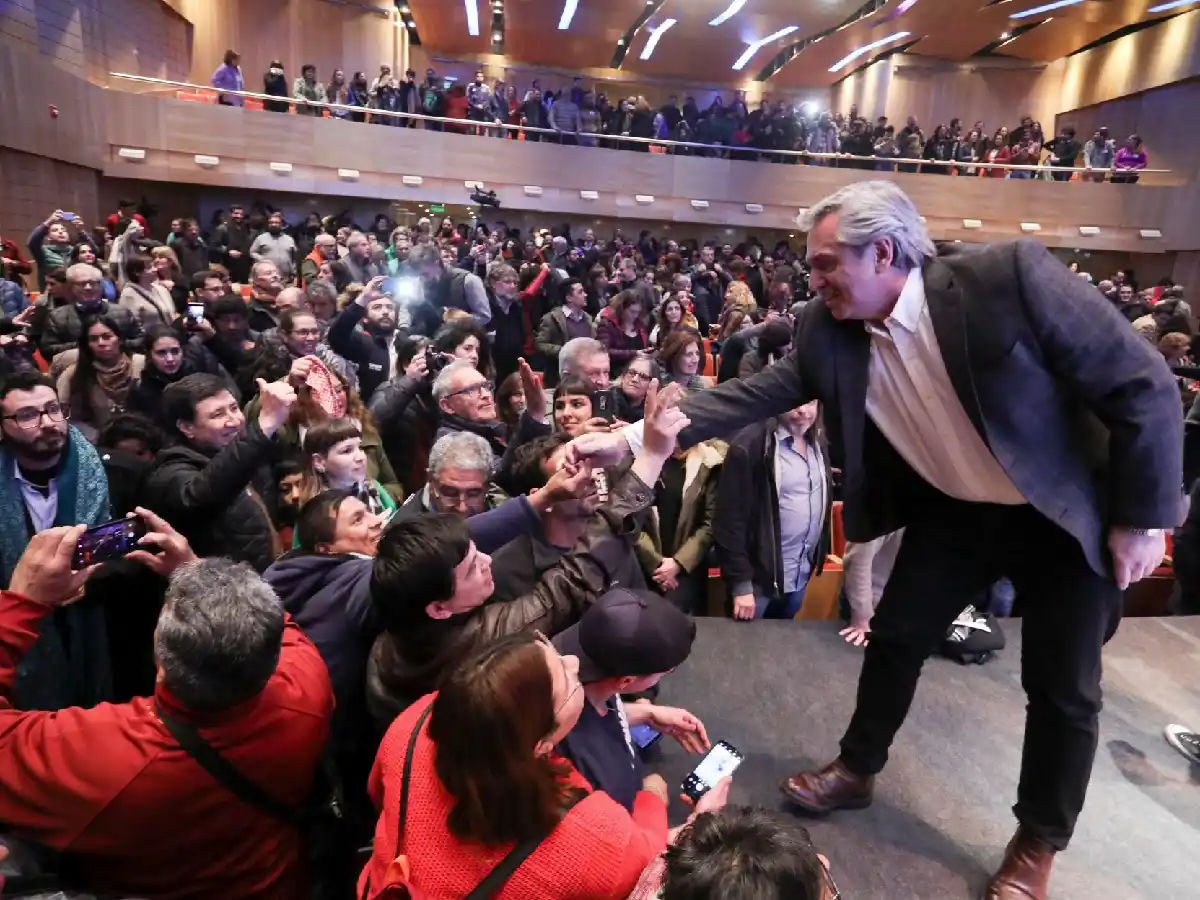 Alberto Fernández prometió "poner de pie el Conicet"