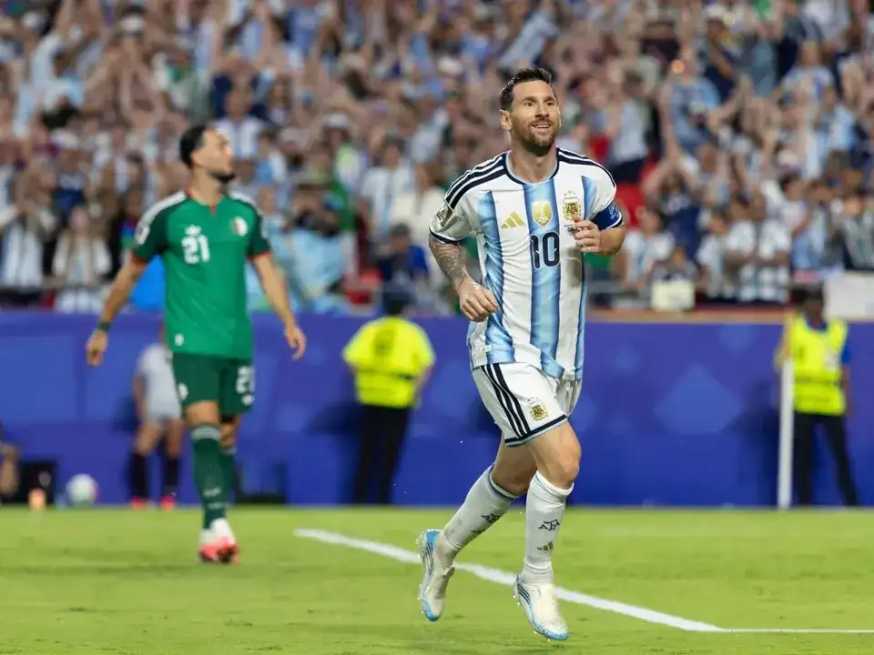 Argentina debutó con autoridad: 3-0 a Argelia y show total de Messi