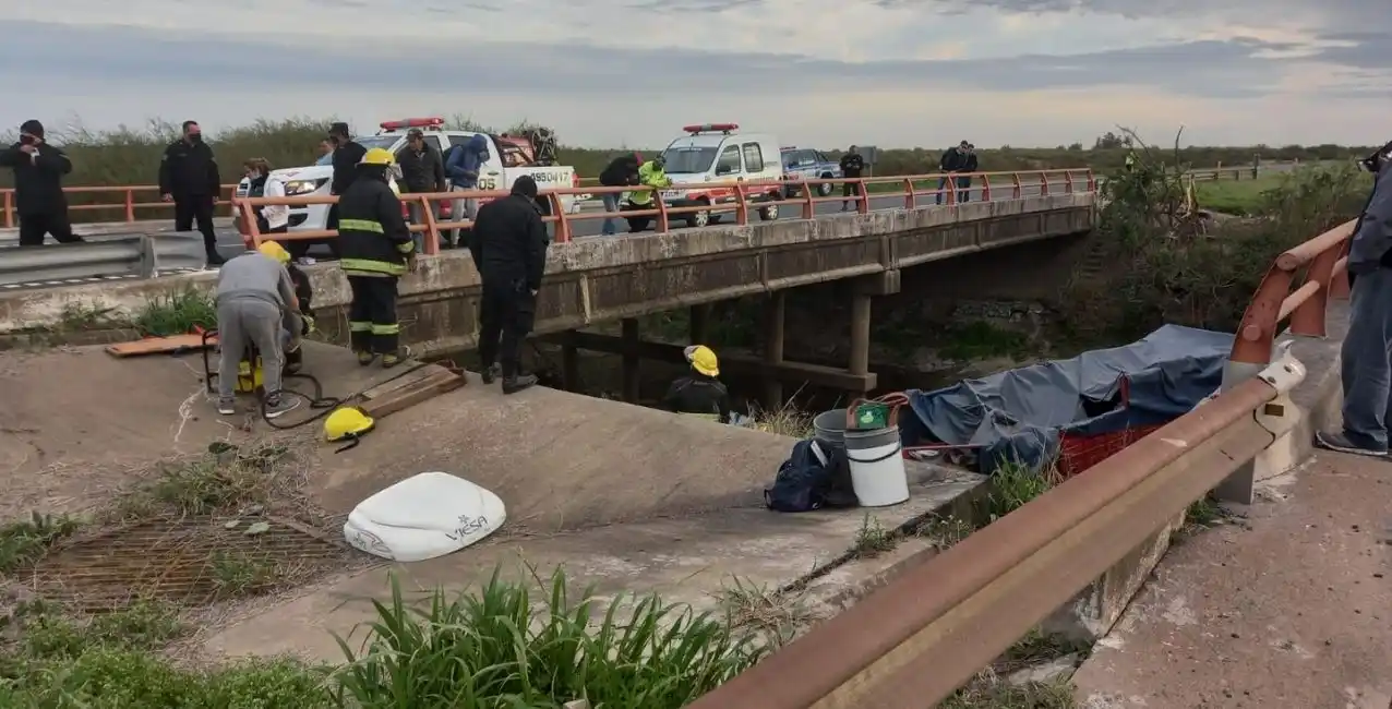 Rescataron a un camionero que cayó al arroyo Los Padres