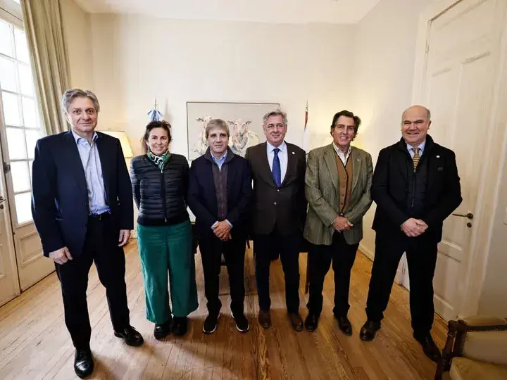 Luis Caputo visitó la Rural y enfrió las expectativas sobre un anuncio en la baja de las retenciones