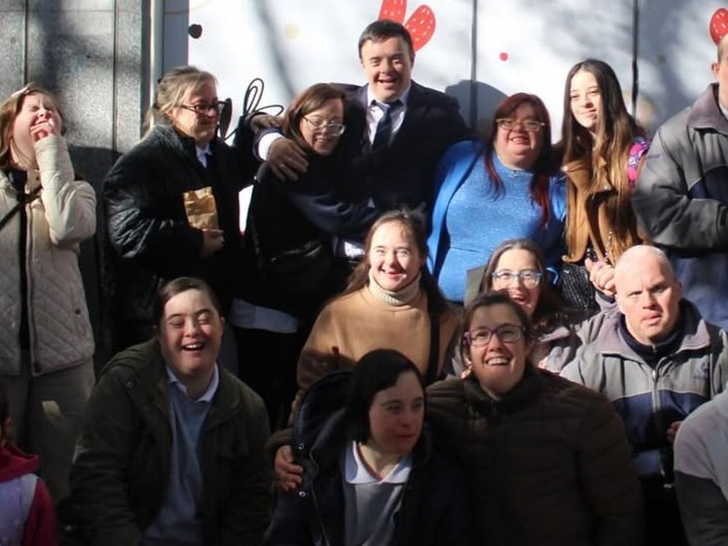 El viernes 6 de junio, Rita y Martín pudieron sellar su amor en el Registro Civil y tuvieron el acompañamiento de los jóvenes de ASDEMAR.