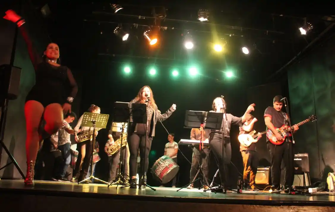 Artistas locales se unieron para colaborar con una damnificada por incendio